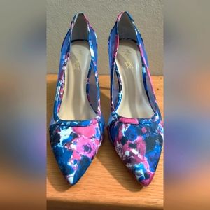 Blue and Fuschia gold heeled Natalia shoes by Thalia Sodi size 7